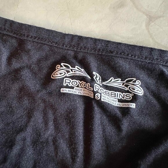 Black T-Shirt Size Small - Picture 2 of 2